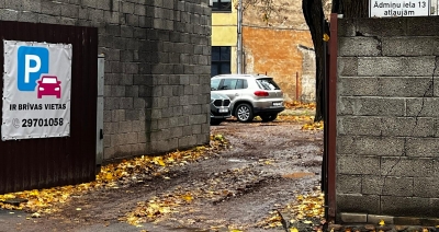 Ādmiņu iela 13, Zeme